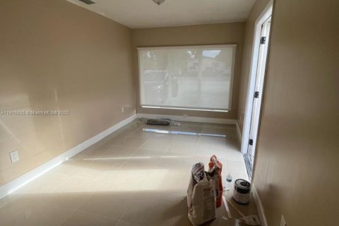 House in Fort Lauderdale, Florida 1 bedroom, 169.27 sq.m. № 1973604 - photo 7