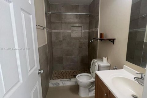 House in Fort Lauderdale, Florida 1 bedroom, 169.27 sq.m. № 1973604 - photo 3