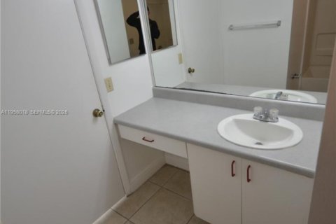 Купить кондоминиум в Майами, Флорида 1 спальня, 62.8м2, № 2021012 - фото 12