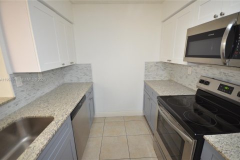 Купить кондоминиум в Майами, Флорида 1 спальня, 62.8м2, № 2021012 - фото 14