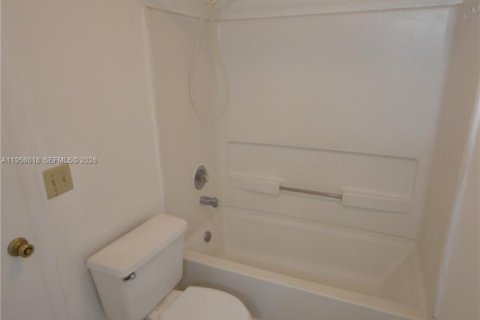 Купить кондоминиум в Майами, Флорида 1 спальня, 62.8м2, № 2021012 - фото 11