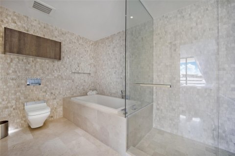 Condo in Miami, Florida, 2 bedrooms  № 2041875 - photo 9