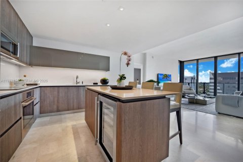 Condo in Miami, Florida, 2 bedrooms  № 2041875 - photo 3