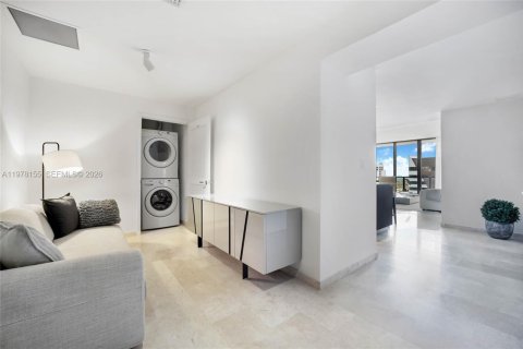 Condo in Miami, Florida, 2 bedrooms  № 2041875 - photo 2