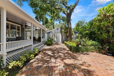 Casa en alquiler en Tampa, Florida, 4 dormitorios, 328.87 m2 № 1915358 - foto 3