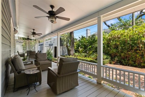 Casa en alquiler en Tampa, Florida, 4 dormitorios, 328.87 m2 № 1915358 - foto 16