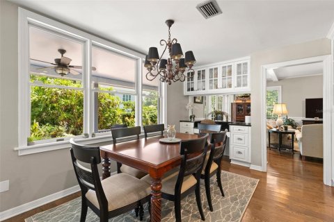Casa en alquiler en Tampa, Florida, 4 dormitorios, 328.87 m2 № 1915358 - foto 11