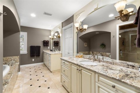 Casa en alquiler en Tampa, Florida, 4 dormitorios, 328.87 m2 № 1915358 - foto 28