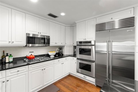 Casa en alquiler en Tampa, Florida, 4 dormitorios, 328.87 m2 № 1915358 - foto 19