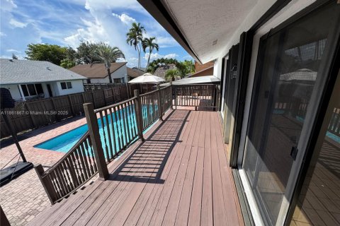 Casa en venta en Miami, Florida, 3 dormitorios, 177.72 m2 № 1892440 - foto 8