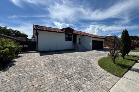 Casa en venta en Miami, Florida, 3 dormitorios, 177.72 m2 № 1892440 - foto 3