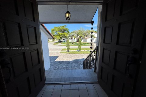 Casa en venta en Miami, Florida, 3 dormitorios, 177.72 m2 № 1892440 - foto 4
