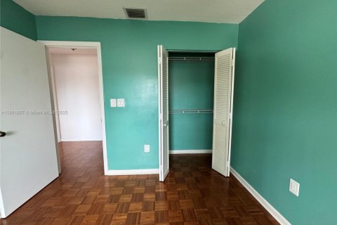 Casa en venta en Miami, Florida, 3 dormitorios, 177.72 m2 № 1892440 - foto 25