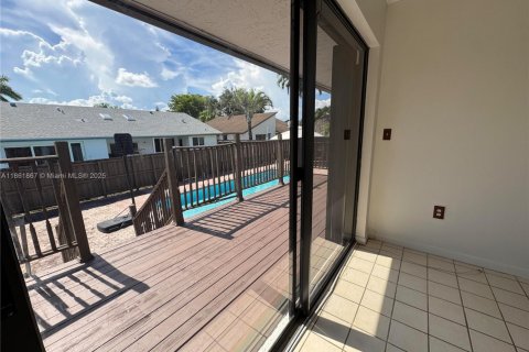 Casa en venta en Miami, Florida, 3 dormitorios, 177.72 m2 № 1892440 - foto 19