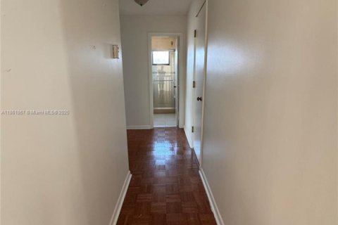 Casa en venta en Miami, Florida, 3 dormitorios, 177.72 m2 № 1892440 - foto 21