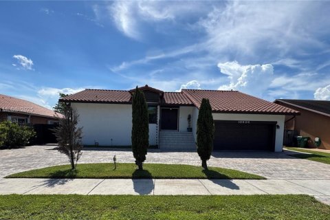 Casa en venta en Miami, Florida, 3 dormitorios, 177.72 m2 № 1892440 - foto 1