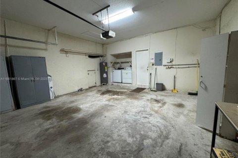 Casa en venta en Miami, Florida, 3 dormitorios, 177.72 m2 № 1892440 - foto 28