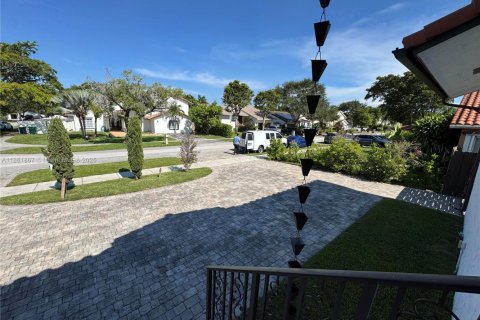 Casa en venta en Miami, Florida, 3 dormitorios, 177.72 m2 № 1892440 - foto 5