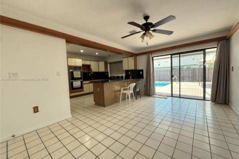 Casa en venta en Miami, Florida, 3 dormitorios, 177.72 m2 № 1892440 - foto 16