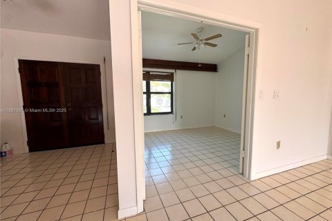 Casa en venta en Miami, Florida, 3 dormitorios, 177.72 m2 № 1892440 - foto 14