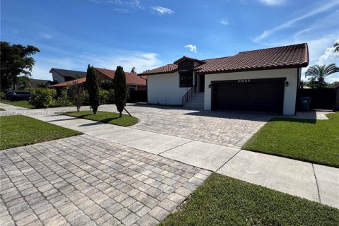 Casa en venta en Miami, Florida, 3 dormitorios, 177.72 m2 № 1892440 - foto 2