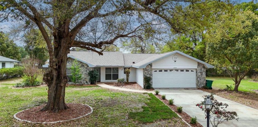 House in Crystal River, Florida 3 bedrooms, 162.67 sq.m. № 2212275