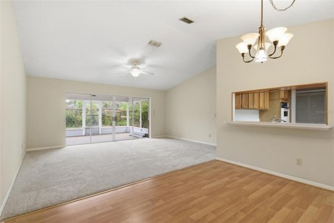 House in Crystal River, Florida 3 bedrooms, 162.67 sq.m. № 2212275 - photo 2