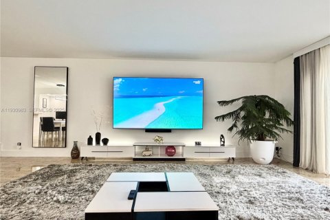 Townhouse in Hallandale Beach, Florida 3 bedrooms, 167.6 sq.m. № 1989591 - photo 4