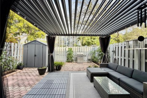 Townhouse in Hallandale Beach, Florida 3 bedrooms, 167.6 sq.m. № 1989591 - photo 19