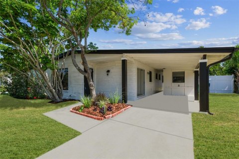 Casa en venta en Tampa, Florida, 3 dormitorios, 184.78 m2 № 1761444 - foto 2