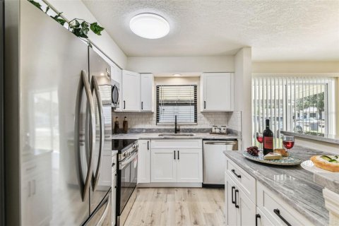 Casa en venta en Tampa, Florida, 3 dormitorios, 184.78 m2 № 1761444 - foto 10