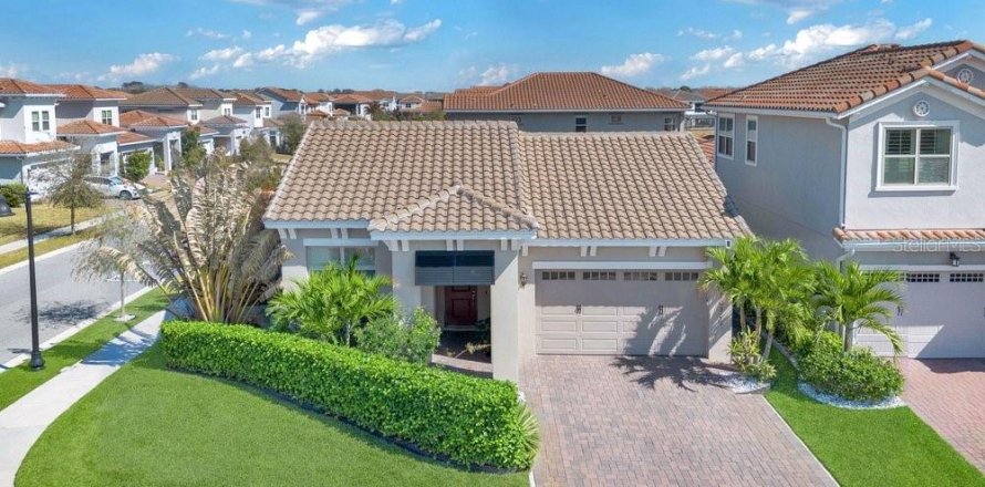 House in Orlando, Florida 4 bedrooms, 225.2 sq.m. № 2221545