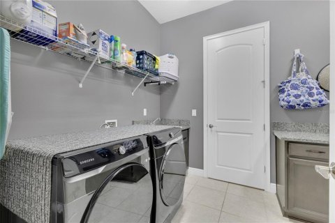 House in Orlando, Florida 4 bedrooms, 225.2 sq.m. № 2221545 - photo 30