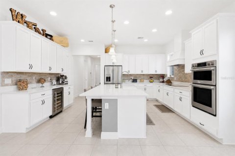 House in Orlando, Florida 4 bedrooms, 225.2 sq.m. № 2221545 - photo 9