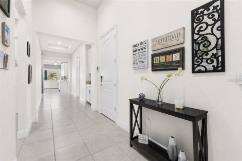 House in Orlando, Florida 4 bedrooms, 225.2 sq.m. № 2221545 - photo 4