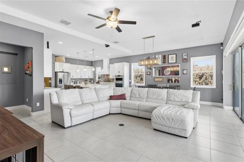 House in Orlando, Florida 4 bedrooms, 225.2 sq.m. № 2221545 - photo 16