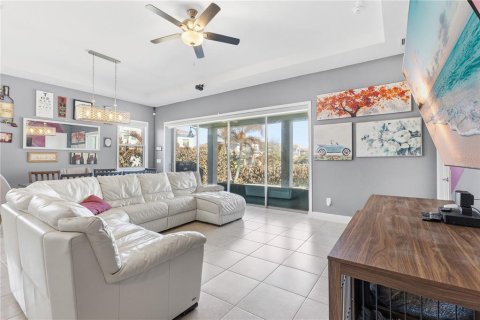 House in Orlando, Florida 4 bedrooms, 225.2 sq.m. № 2221545 - photo 23
