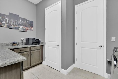 House in Orlando, Florida 4 bedrooms, 225.2 sq.m. № 2221545 - photo 29