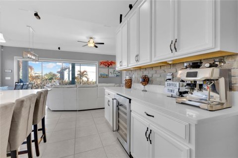 House in Orlando, Florida 4 bedrooms, 225.2 sq.m. № 2221545 - photo 20