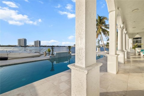 Villa ou maison à vendre à North Miami Beach, Floride: 5 chambres, 728.63 m2 № 2081240 - photo 10