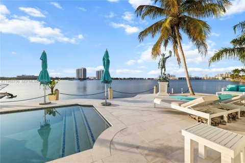 Villa ou maison à vendre à North Miami Beach, Floride: 5 chambres, 728.63 m2 № 2081240 - photo 13