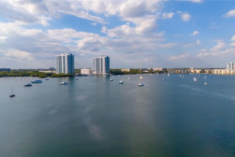 Villa ou maison à vendre à North Miami Beach, Floride: 5 chambres, 728.63 m2 № 2081240 - photo 4