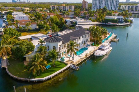 Villa ou maison à North Miami Beach, Floride 5 chambres, 728.63 m2 № 2081240