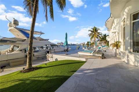 Villa ou maison à vendre à North Miami Beach, Floride: 5 chambres, 728.63 m2 № 2081240 - photo 5