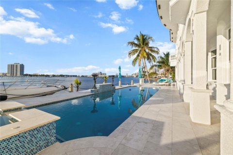 Villa ou maison à vendre à North Miami Beach, Floride: 5 chambres, 728.63 m2 № 2081240 - photo 9