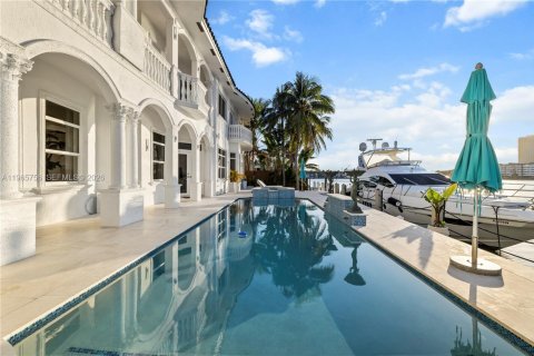 Villa ou maison à vendre à North Miami Beach, Floride: 5 chambres, 728.63 m2 № 2081240 - photo 12