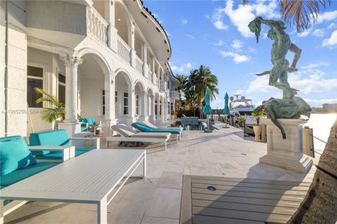 Villa ou maison à vendre à North Miami Beach, Floride: 5 chambres, 728.63 m2 № 2081240 - photo 17