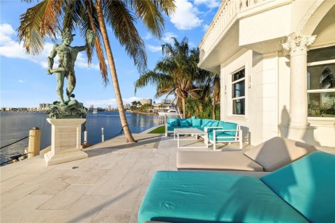 Villa ou maison à vendre à North Miami Beach, Floride: 5 chambres, 728.63 m2 № 2081240 - photo 14