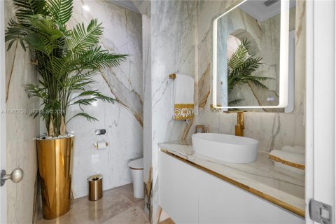 Villa ou maison à vendre à North Miami Beach, Floride: 5 chambres, 728.63 m2 № 2081240 - photo 20