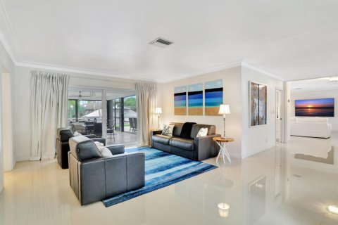 House in Deerfield Beach, Florida 3 bedrooms, 194.72 sq.m. № 2158352 - photo 12